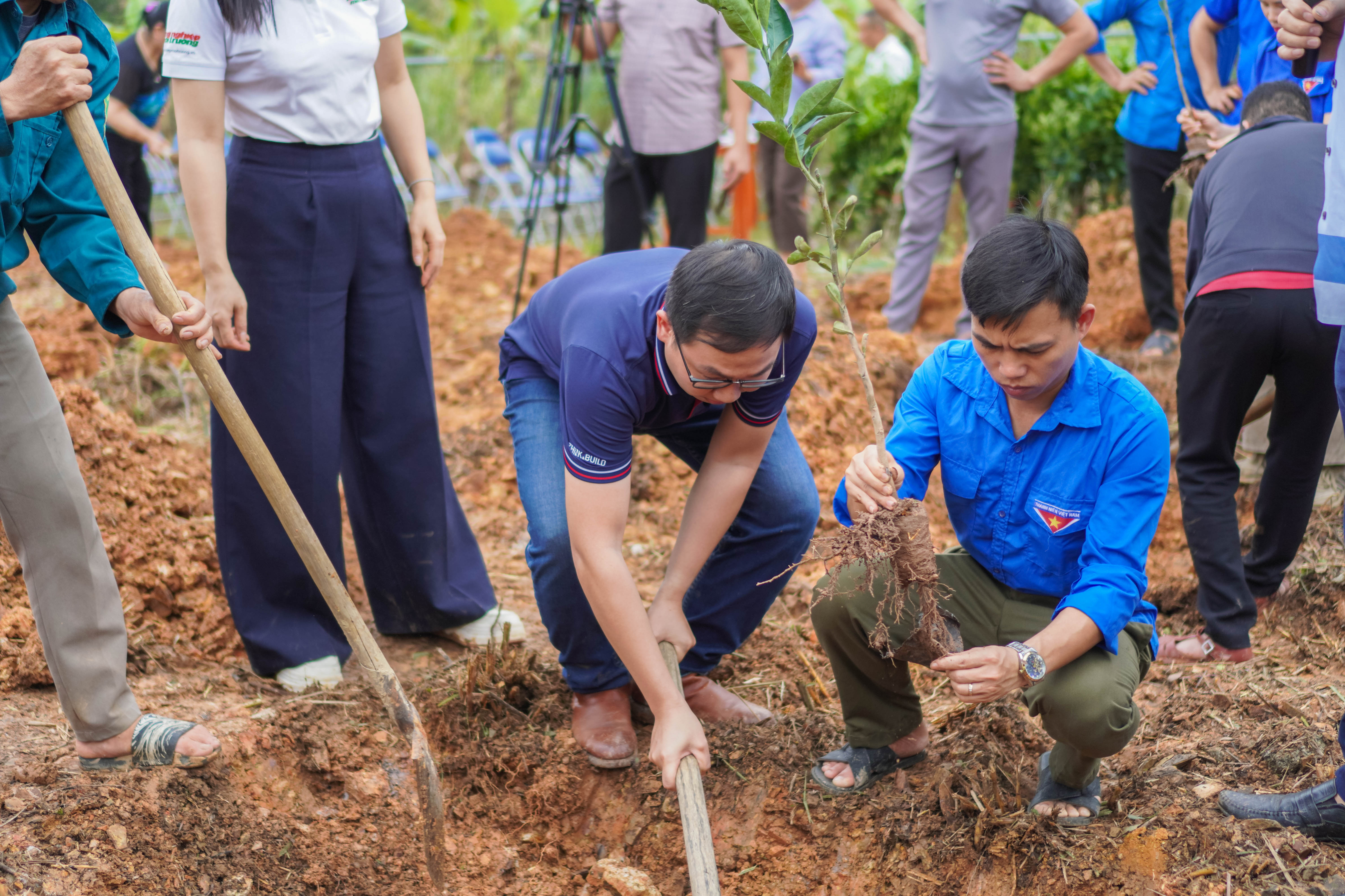 Vilai Viet accompanies the authorities to develop sustainable livelihood.